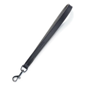 Short leather leash “Pull” made of fat leather with sturdy bolt snap hook (black)